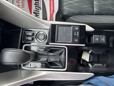 Used 2018 Mitsubishi Eclipse Cross SE image 27