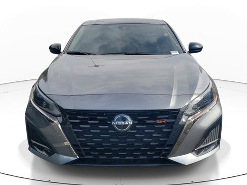 Used 2024 Nissan Altima 2.5 SR w/ SR Premium Package image 2