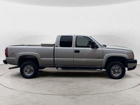 Used 2006 Chevrolet Silverado 2500 LT w/ Heavy-Duty Power Package AWD/4WD image 6