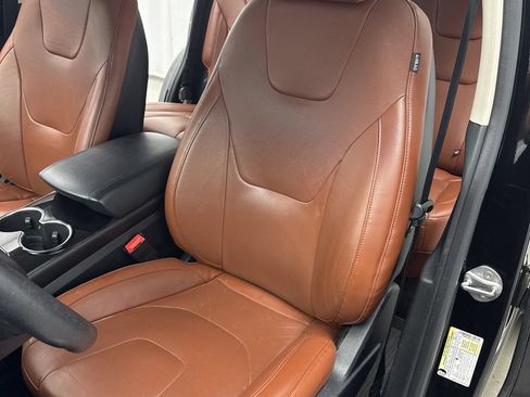 Used 2018 Ford Edge Titanium w/ Equipment Group 302A AWD/4WD image 9