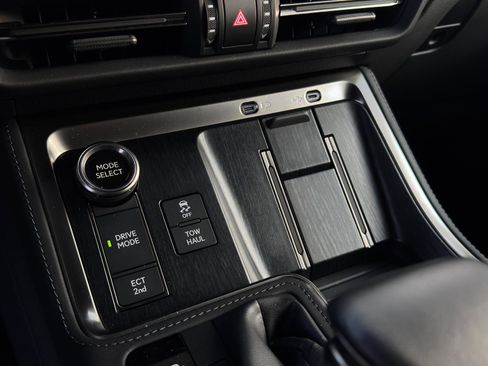 Used 2024 Lexus GX 550 GX 550 Premium w/ Accessory Package (31) image 22