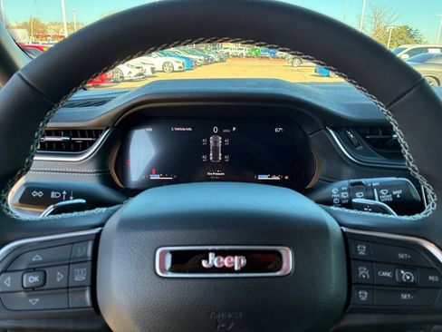 New 2025 Jeep Grand Cherokee Laredo X w/ Luxury Tech Group I image 12