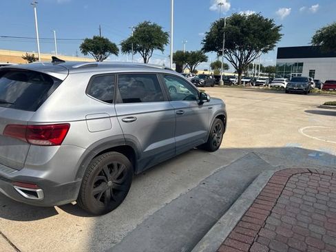 Used 2023 Volkswagen Taos SE FWD image 9