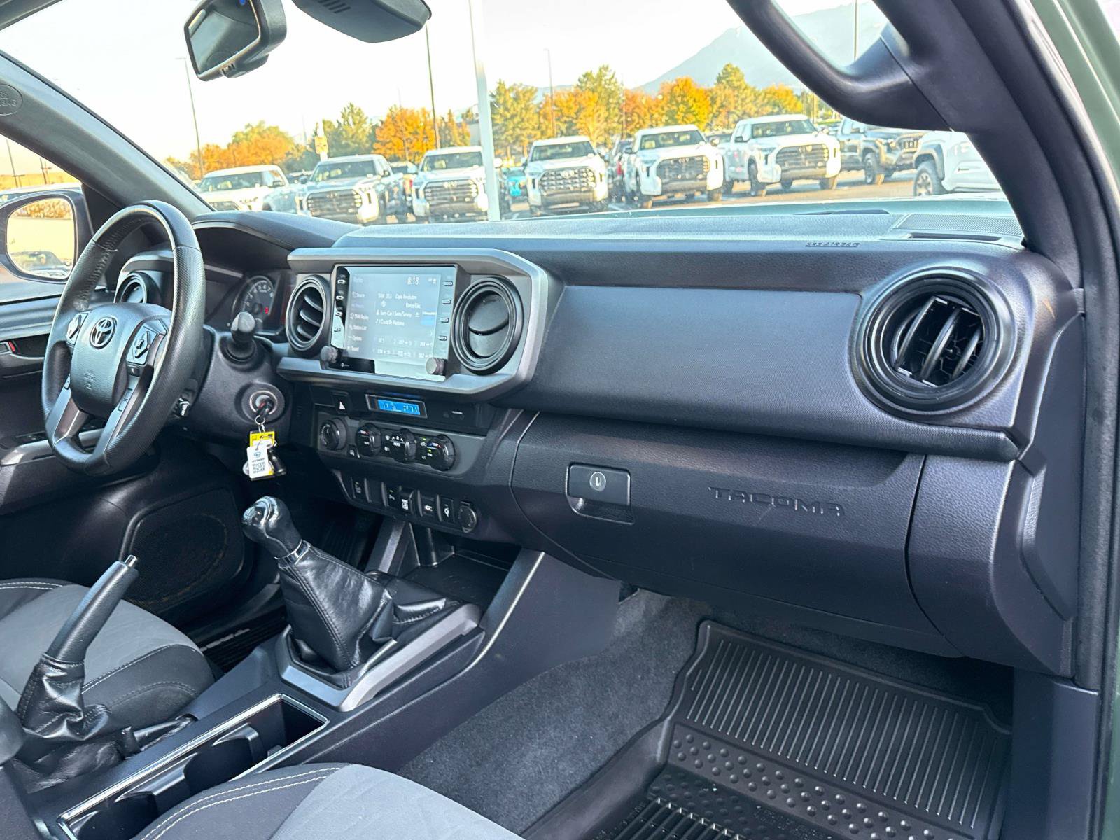 Used 2021 Toyota Tacoma TRD Off-Road w/ Technology Package AWD/4WD image 18