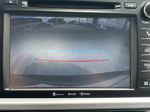 Used 2019 Toyota Highlander XLE image 29