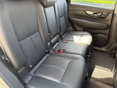 Used 2018 Nissan Rogue SL w/ Premium Package AWD/4WD image 32