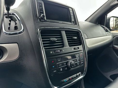 Used 2014 Dodge Grand Caravan R/T w/ Driver Convenience Group image 17