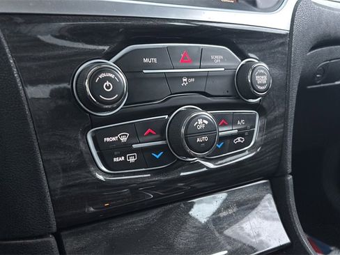 Used 2019 Chrysler 300 Touring L w/ Quick Order Package 22F image 28