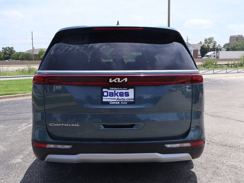 Certified 2022 Kia Carnival EX FWD image 6