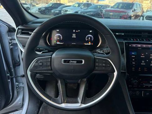 Used 2024 Jeep Grand Cherokee Limited RWD image 19