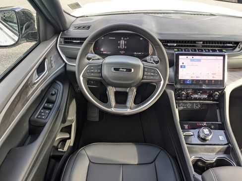 New 2025 Jeep Grand Cherokee Limited w/ Trailer Tow Package image 15