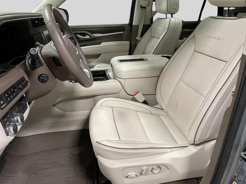 Used 2024 GMC Yukon Denali w/ Advanced Technology Package AWD/4WD image 19