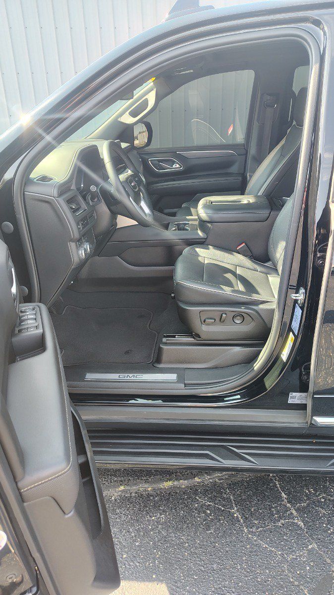 Used 2023 GMC Yukon SLT AWD/4WD image 17