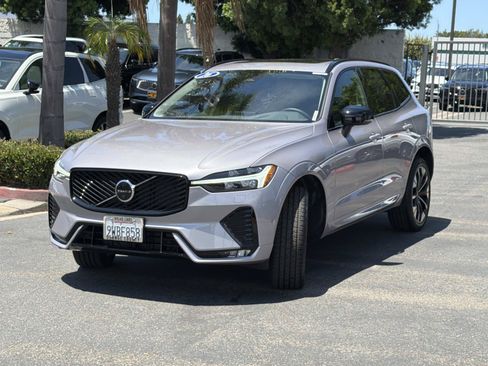 Used 2026 Volvo XC60 B5 Plus w/ Climate Package PRO AWD/4WD image 3