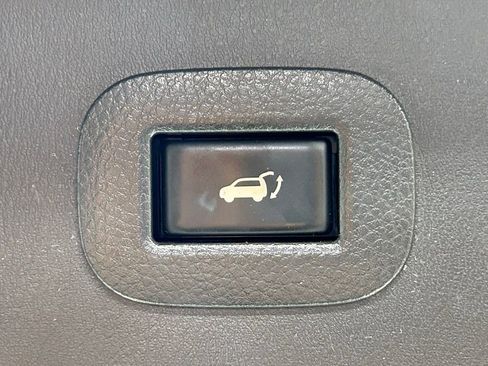 Used 2019 Nissan Armada SL w/ Premium Package image 17