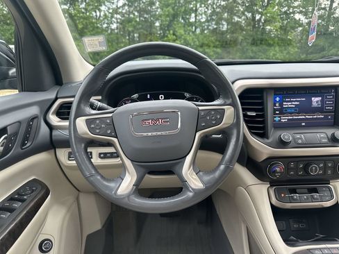 Used 2022 GMC Acadia Denali w/ Denali Technology Package FWD image 25
