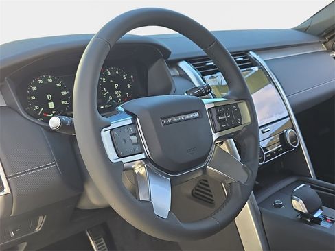 New 2026 Land Rover Discovery Limited Edition image 18