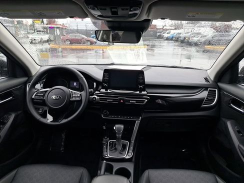 Used 2021 Kia Seltos EX image 18