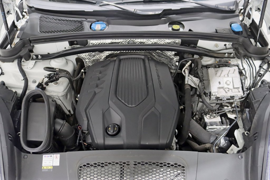 Used 2022 Porsche Macan AWD/4WD image 35