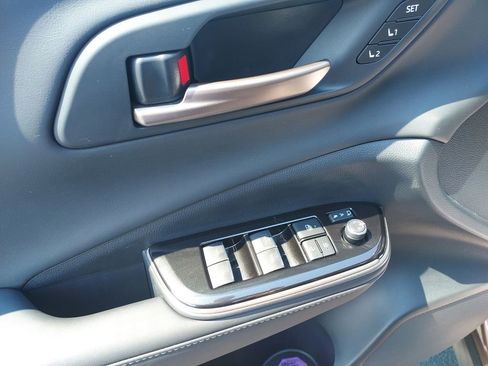 Used 2025 Toyota Crown Signia image 19