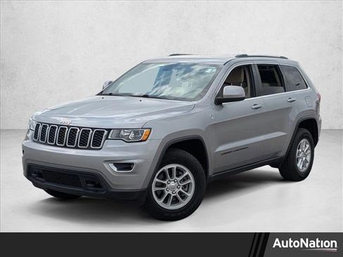 Used 2020 Jeep Grand Cherokee Laredo image 1