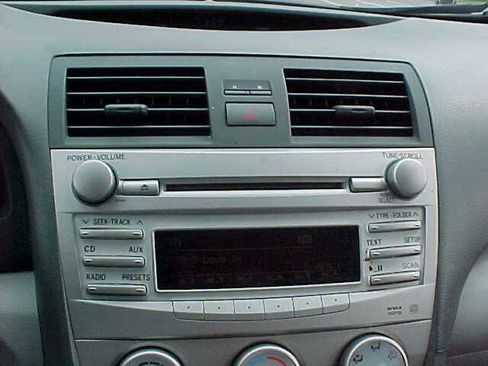 Used 2010 Toyota Camry LE FWD image 54