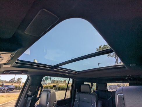 Used 2023 Cadillac Escalade ESV Premium Luxury image 24