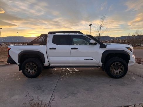 Used 2025 Toyota Tacoma Trailhunter image 8