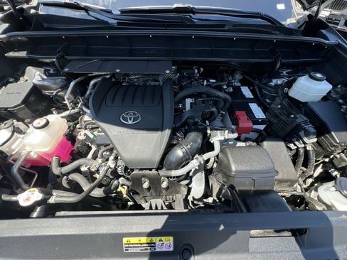 Used 2023 Toyota Highlander XLE AWD/4WD image 28