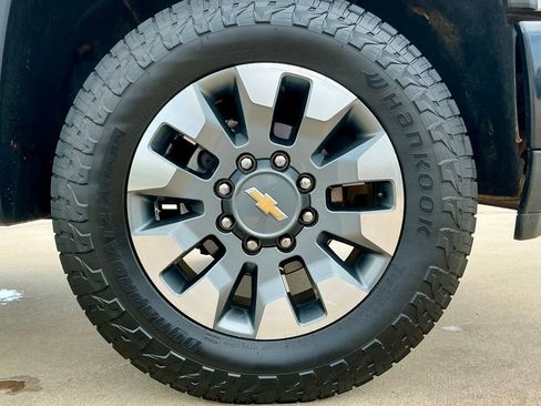 Used 2024 Chevrolet Silverado 2500 Custom w/ Custom Value Package AWD/4WD image 20