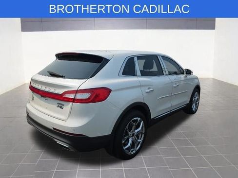 Used 2016 Lincoln MKX Select w/ Select Plus Package AWD/4WD image 7