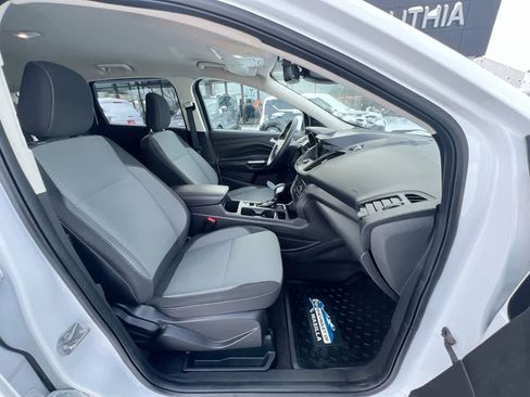 Used 2019 Ford Escape SE image 28
