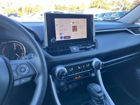 Used 2025 Toyota RAV4 XLE image 18