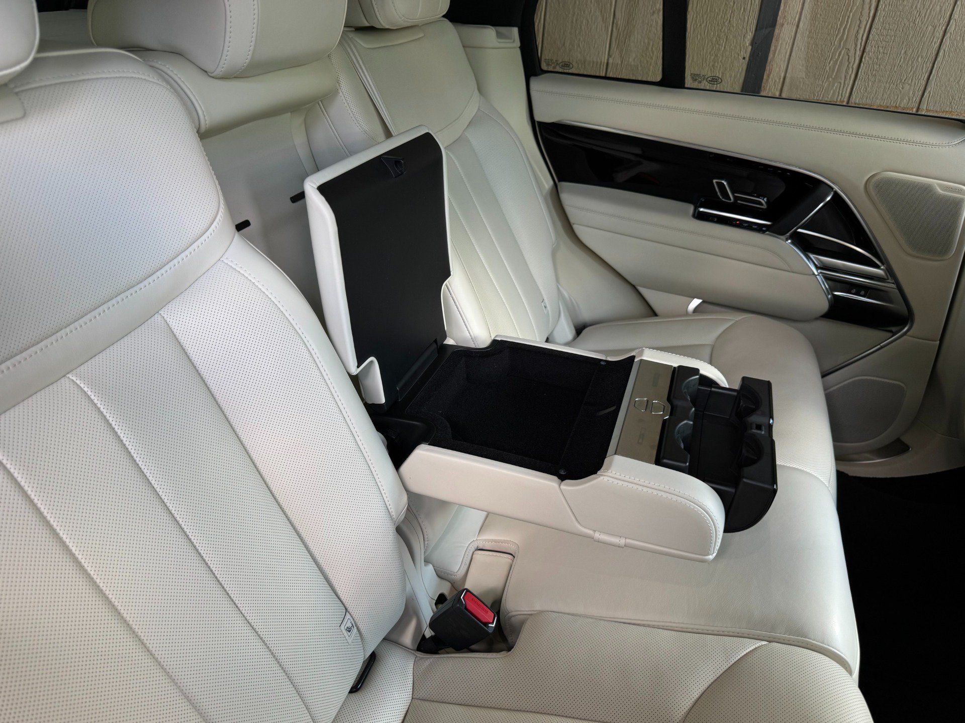 Used 2025 Land Rover Range Rover SE AWD/4WD image 37