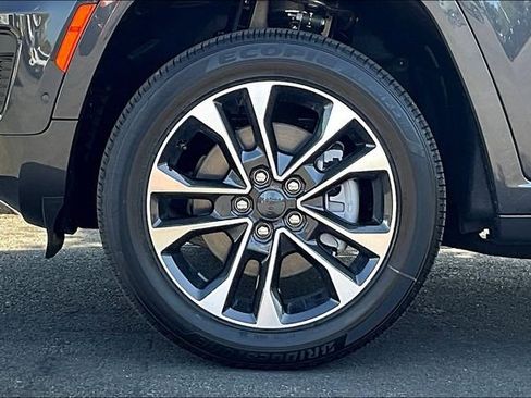 New 2025 Jeep Grand Cherokee L Overland AWD/4WD image 13