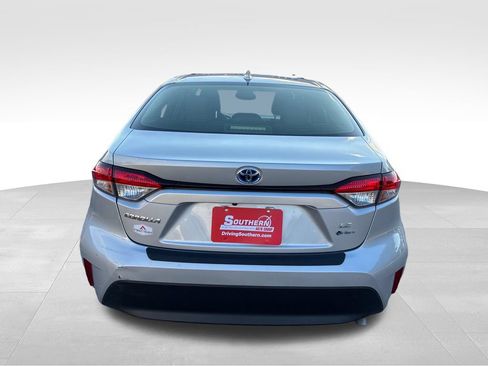 Used 2025 Toyota Corolla LE FWD image 4
