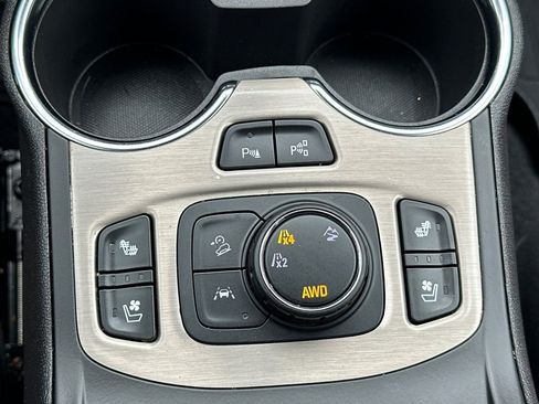 Used 2024 GMC Terrain Denali w/ Black Diamond Edition image 31