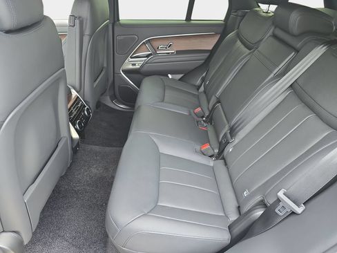 Certified 2025 Land Rover Range Rover SE AWD/4WD image 15