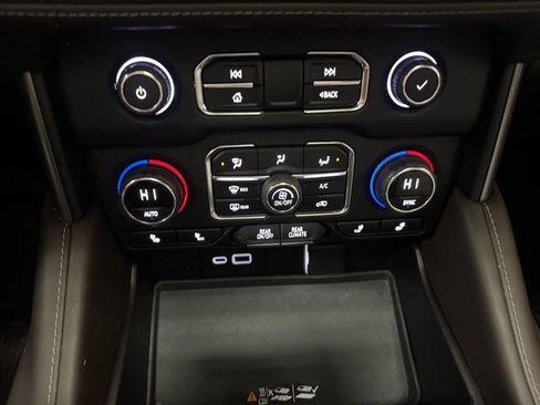 Used 2022 Chevrolet Tahoe LT w/ LT Signature Plus Package image 26