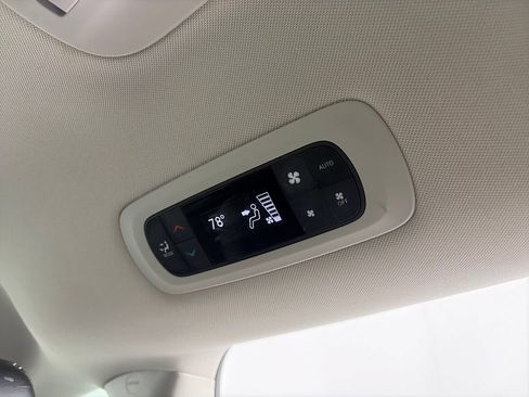 Used 2023 Chrysler Pacifica Touring-L FWD image 28