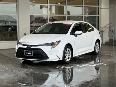 Used 2025 Toyota Corolla LE image 2
