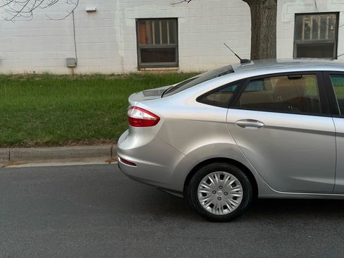 Used 2015 Ford Fiesta S image 8