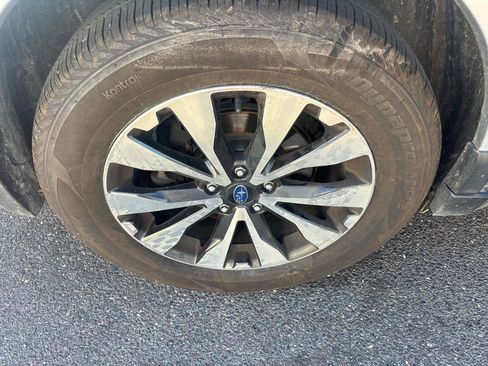 Used 2017 Subaru Outback 2.5i Limited AWD/4WD image 18