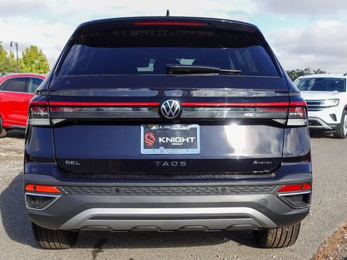New 2025 Volkswagen Taos SEL image 8