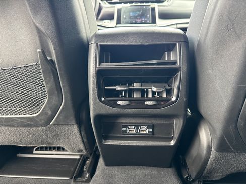 Used 2024 Jeep Grand Cherokee Laredo AWD/4WD image 7