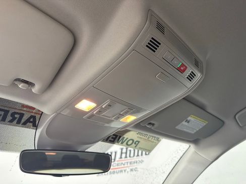 Used 2023 Volkswagen Taos SE image 22