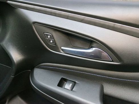 Used 2024 Buick Envista Sport Touring w/ Convenience II Package FWD image 9