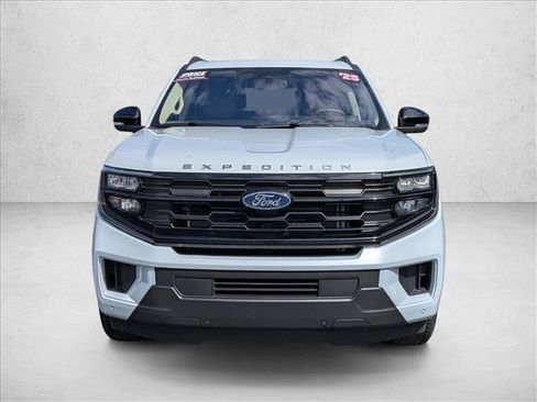 Certified 2025 Ford Expedition Active AWD/4WD image 2
