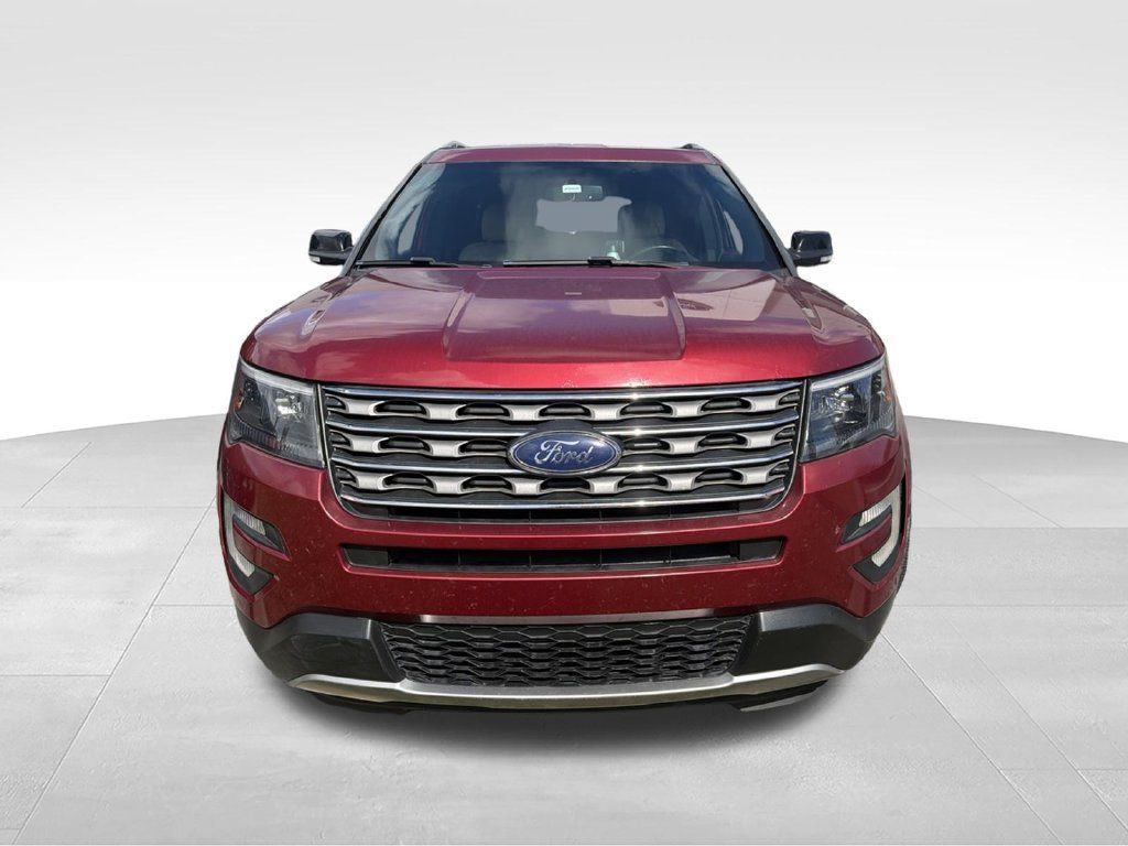 Used 2017 Ford Explorer XLT w/ Equipment Group 201A FWD image 2