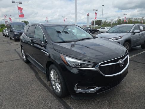 Used 2021 Buick Enclave Premium w/ Sun and Sites Package AWD/4WD image 4